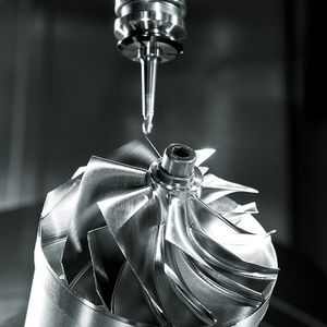 Bild 1: Mit der Kombination aus Aerosol-Trockenschmierung ATS und kryogener Kühltechnik erfährt etwa die Titanimpellerfertigung einen deutlichen Produktivitätsschub.