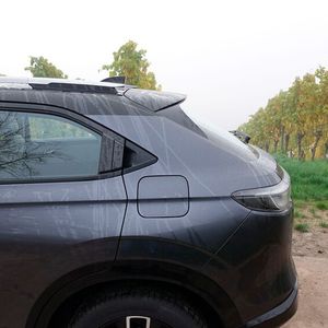 Auf Wunsch ist sogar eine Zweifarblackierung mit dunkel abgesetztem Dach erhältlich.(Bild:  Rosenow – »kfz-betrieb«)