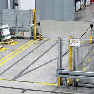 Acht elektrisch kippbare Mixomat C-SE Mischer homogenisieren im Drei-Schicht-Betrieb Rohstoffe für die Produktion von Lord-Produkten.
