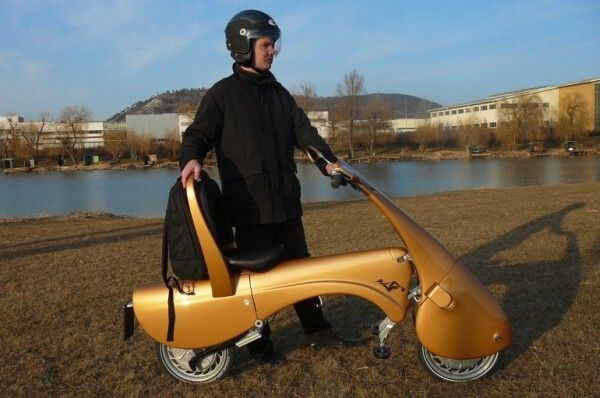Ein funktionstüchtiger Prototyp des elektrischen Faltrollers MOVEO ist bereits auf Ungarns Straßen unterwegs (Bild: Antro Group)