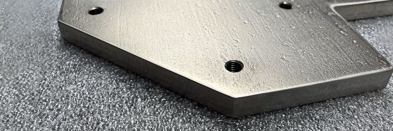 Schneidteile aus Dickblech kauft Hubl Edelstahltechnik mittlerweile über Orderspot.(Bild:  Hubl)