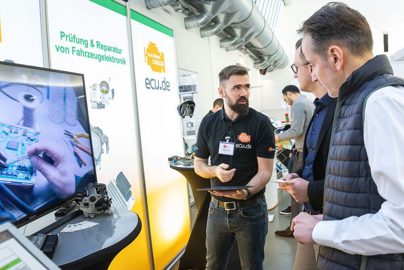Mit dem enorm ansteigenden Einsatz von elektronischen Komponenten im Kraftfahrzeug wuchs die Bedeutung von entsprechenden Service- und Reparaturleistungen. Bei Glaubitz entstand deshalb 1998 eine eigenständige Abteilung, die sich mit der Reparaturmöglichkeit von Kfz-Elektronik beschäftigt.  (Stefan Bausewein)