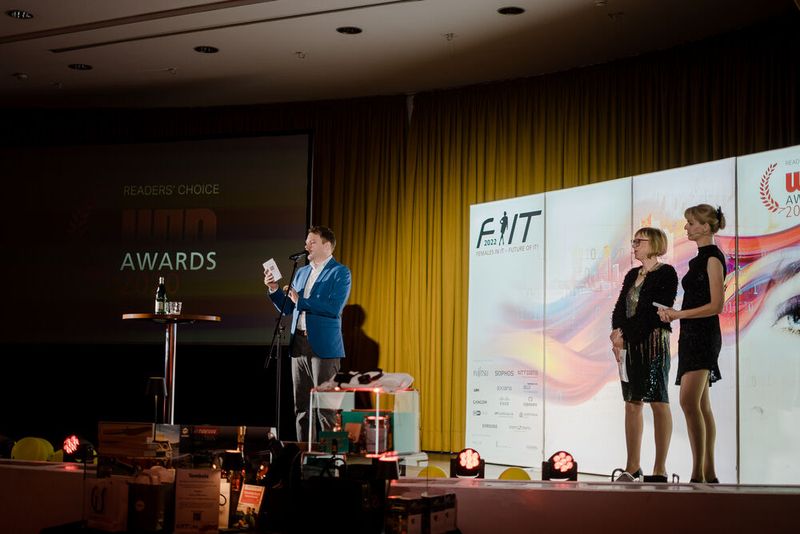 Poetry-Slammer Christian Ritter slammt die Biografien der Nomminierten. (Bild: hamann-media)