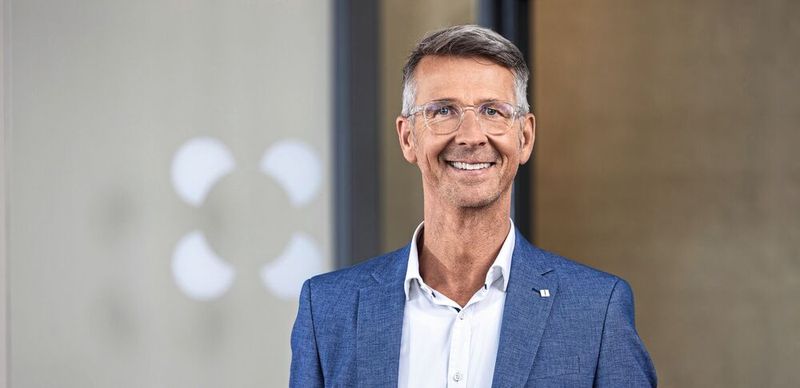 „Wir wollen uns mit kurzen Lieferketten, hoher Zuverlässigkeit und maßgeschneiderten Systemlösungen differenzieren“, so Sascha Eberhard, CEO bei Franke.(Bild:  Franke)