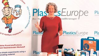 Kunos coole Kunststoffkiste feiert 20. Geburtstag, wie Plasticseurope Deutschland verkündet. Schon die Jüngsten haben in dieser Zeit ihr Herz für den Tüftlerkasten in Sachen fundiertes Kunststoffwissen entdeckt, betont die Hauptgeschäftsführerin Ingemar Bühler. (Plasticseurope Deutschland)
