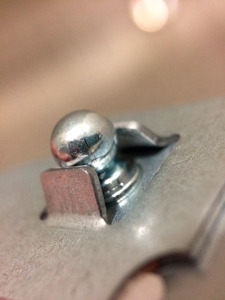 Gib mir die Kugel: BMW setzt als neueste Fügetechnik die patentierten sowie kugelbasierten „L3 go“-Clipse ein. Die gibt es auch aus Kunststoff. Herkömmliche Wälzlagerkugeln werden laut BMW dazu einzeln, oder bei Bedarf auch mehrer übereinander, aufgeschweist. (BMW)