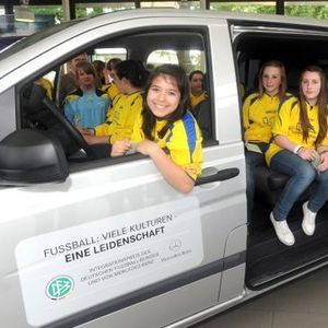 Verleihung des Integrationspreises von Mercedes-Benz und dem DFB an die Gesamtschule Horst im LUEG Center Gelsenkirchen-Buer.