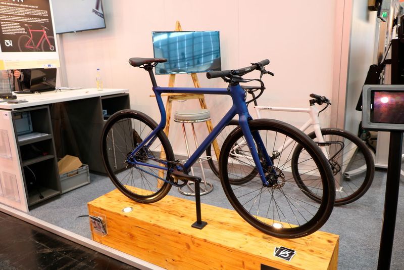 Das Start-up Urwahnbikes hat ein neuartiges Rahmenkonzept für Fahrräder entwickelt. Der Stahlrahmen ist anders gebogen und soll dadurch flexibler sein.  (K.Juschkat/konstruktionspraxis/elektrotechnik)