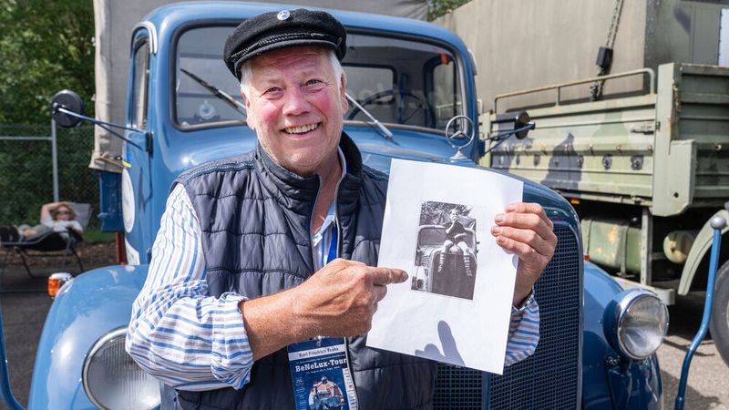 Ein langes und arbeitsreiches Leben in einer Gießerei im Bergischen Land hat der L 3500 von K. F. Frank hinter sich. Seit 1952 war der Lastwagen dort im Werkverkehr und anderweitig im Einsatz. Die Gießerei schloss ihre Pforten im Jahr 1980, woraufhin der Lastwagen außer Dienst gestellt wurde. Um das Fahrzeug vor der Verschrottung zu bewahren, erwarb Frank den Mercedes mit einer Million Kilometern auf dem Tacho und restaurierte ihn liebevoll über mehr als zwei Jahre hinweg. Während das Fahrerhaus teilweise ersetzt werden musste, sind Motor und Aufbau noch im Originalzustand erhalten. (Bild: Daimler Truck AG)