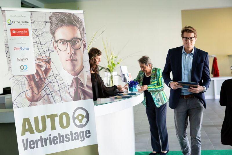 Knapp 250 Vertreter des Kfz-Handels und der Dienstleistungsbranche hatten sich zu den 6. Autovertriebstagen von »kfz-betrieb« im Vogel Convention Center (VCC) in Würzburg versammelt. (Stefan Bausewein)