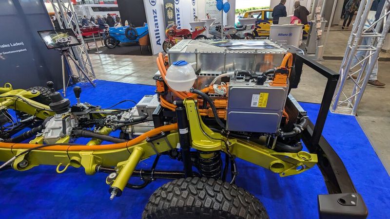 Als erfahrener Entwicklungsdienstleister hat Silberform die komplette Steuerungs- bzw. Regelungselektronik selbst entwickelt und das pfiffige Kühlsystem der einzelnen Batteriemodule zum Patent angemeldet. (Bild: Dominsky – VCG)