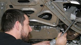 Die elektronische Karosserievermessung macht präzise Angaben zu einem möglichen Karosserieverzug. (Foto: Klasing)