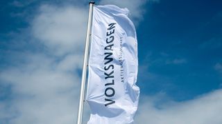 Der Volkswagen-Konzern will die Agenturmodelle seiner Kernmarken von den batterieelektrischen Fahrzeugen auf die gesamten Modellpaletten ausweiten. (Bild: Volkswagen AG)