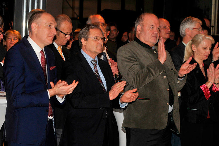 Viel Applaus gab es von den Gästen für Minister Joachim Herrmann. (Foto: Zietz)