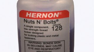 Der Klebstoff Nuts N'Bolts 128 ermöglicht die zuverlässige Schraubensicherung. (4 Advanced Technologies)