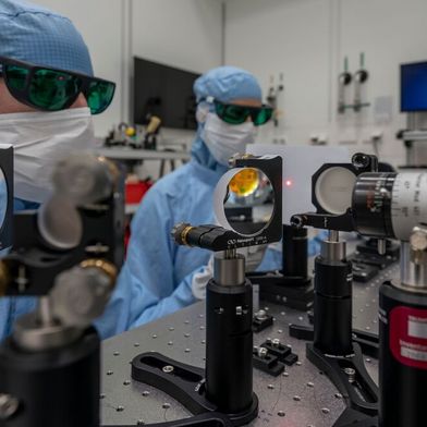 Laseroptimierungen! Bei Trumpf in Ditzingen sind die Laserspezialisten mit zwei Partnern aus der Forschung daran, die Laserprozesse besser zu verstehen, wobei Quantencomputer eine Schlüsselrolle spielen, wie es heißt. Lesen Sie hier mehr dazu ... (Bild: Trumpf)