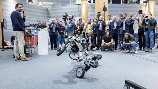 The Transformer robot developed by ETH Zurich is particularly agile, allowing it to perform tasks in challenging environments. It can move in various ways, switching between a total of 42 different configurations.(Source:  DLR)