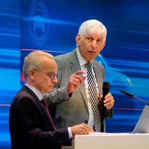 ZDK-Kämmerer Matthias Kenter (links) und Michael Kraft, ZDK-Schatzmeister, legten den Finanzbericht vor. (Bild:  Holger Zietz)