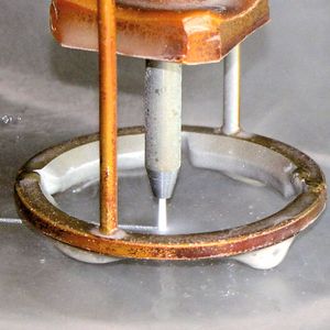 Bild 1: Wer sich für den Einsatz moderner Wasserstrahlschneidanlagen entscheidet, profitiert von vielen Vorteilen. Die Weiss GmbH für Fahr- und Hebebewegungen hat ihr ganzes Know-how jetzt in die Neuentwicklung einer Maschine investiert.
