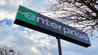 Der Autovermieter Enterprise will in der aktuellen Wirtschaftskrise sein Geschäft mit Autohäusern und Werkstätten ausbauen. Zum Umgang mit Mietrückläufern vertritt das Unternehmen eine andere Position als Wettbewerber, die an Privatkunden verkaufen. (Bild: Achter/»kfz-betrieb«)