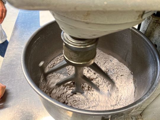 Im Beton-Labor werden die Zutaten für Öko-Betoon gemischt. Im Beton-Labor werden die Zutaten für Öko-Betoon gemischt.