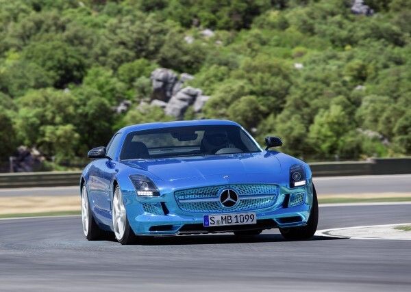 Der Mercedes-Benz SLS AMG Coupé Electric Drive - mit einer Gesamtleistung von 552 kW und einem maximalen Drehmoment von 1000 Nm der stärkste Elektro-Supersportwagen der Welt (Bild: Daimler AG)