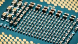 Mit der Core X Reihe präsentiert Intel seine neue Generation an Highend-Desktop-Prozessoren (HEDT). Der  i9-7980XE stellt dabei mit 18 Prozessorkernen und 36 Threads das neue Spitzenmodell dar. (Bild: Intel)