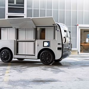 La configuration actuelle du véhicule de LOXO se compose de 8 boîtes de 4 places chacune, permettant de transporter jusqu’à 32 commandes simultanément.(Source :  LOXO AG)