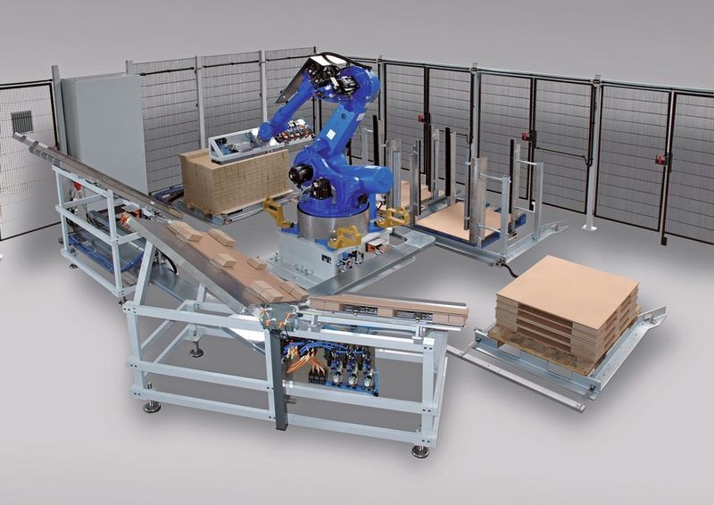 Investitionen für die Papppalette: Der Verpackungsspezialist ETT installierte bei seinem Kunden eine Roboterzelle. Zum Einsatz kommt ein Yaskawa-Motoman-Sechs-Achser.  (Bild: ETT)