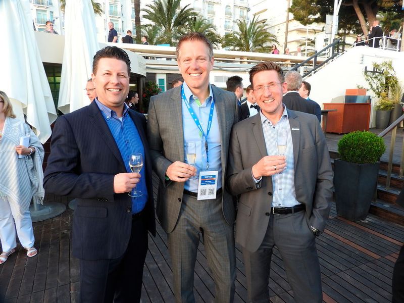 Helmut Nohr (Sophos) im Gespräch mit Jens Dreger (Dreger Consulting) und Lars Sommerfeldt (FKS) (Bild: Sophos)