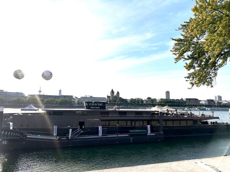 ASUS lädt seine Partner & Distributoren auf ein Schiffchen ein. Ich sag nur eins: James Bond hätte dort sehr gerne seinen Martini getrunken. (Bild: Vogel IT-Medien GmbH)