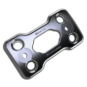 Bei einer zervikalen Knochenplatte aus Reintitan Grad 2 (3.7035 – EN Ti 2 / ASTM B348) erzielen die Schweizer Zerspanspezialisten eine hervorragende Oberflächengüte.(Bild:  Mikron Tool)