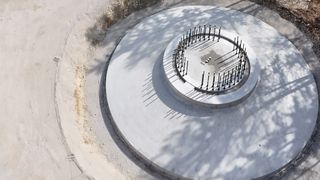 Fundament fertiggestellt: In Winnberg bei Sengenthal im Landkreis Neumarkt i.d.OPf. entsteht eine Windenergieanlage mit Turm in Weltrekorddimension auf Basis seriengefertigter Bauweise.  (Bild: Max Bögl Wind / Florian Paul )