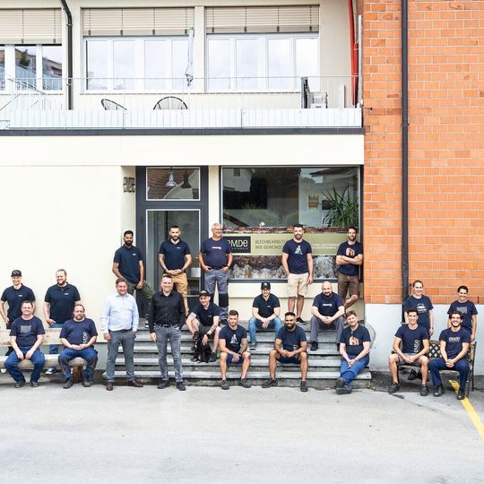 Die eMDe Blechfabrik AG aus der Linth Ebene bietet seinen Kunden nach dem Unternehmensleitspruch «Blechbearbeitung wie gewünscht» die vollständige Blechbearbeitung unter einem Dach an. (Bild:  Paesche Weidmann)