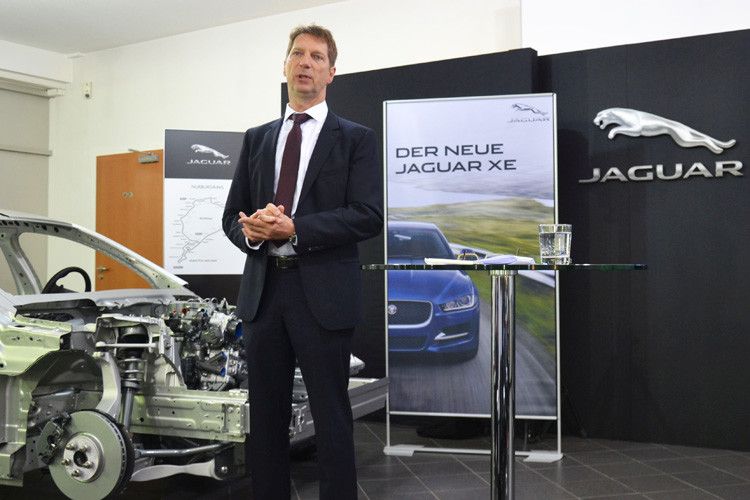 „Mit dem Jaguar XE wollen wir neue Zielgruppen erschließen. Wir fordern vor allem Audi, BMW und Mercedes-Benz heraus“, sagt Marketingdirektor Goran Tamm. (Foto: Michel)