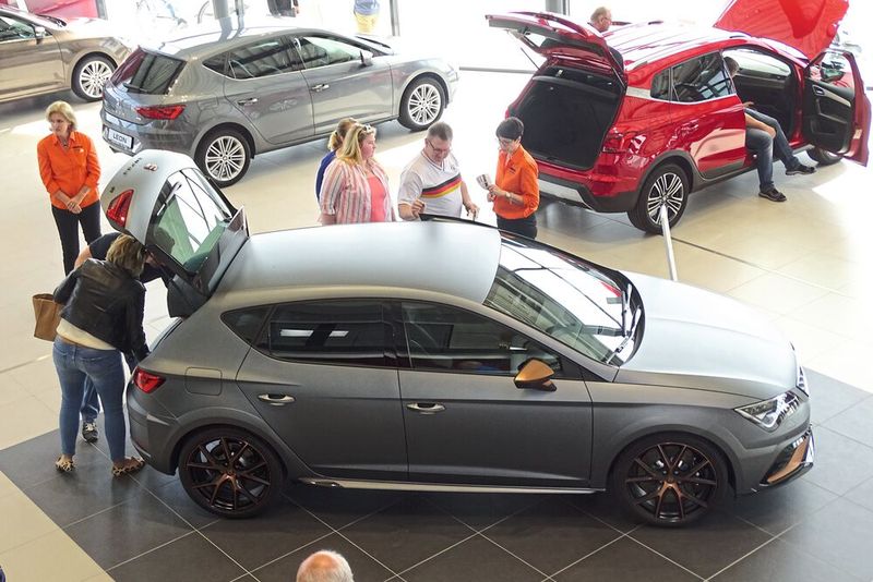 Auch am Samstag zog der Cupra R die Blicke auf sich. (Bild: Früchtl)