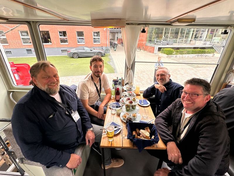 (v. l.) Detlef Löffers (DELO) mit Andre Bartscher (digimago), Darek Konieczny (LVM) und Michael Klaas (AVX Media) (Bild: Vogel IT-Medien GmbH)