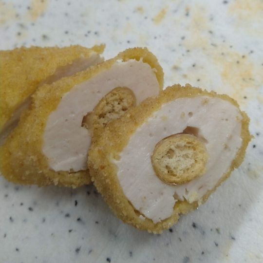 Die Crumbsticks haben einen essbaren „Knochen“ aus einer kross gebackenen Brotstange. Die Crumbsticks haben einen essbaren „Knochen“ aus einer kross gebackenen Brotstange.
