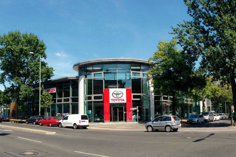 Die M.C.F-Gruppe  betreibt acht Toyota/Lexus- und Honda-Autohäuser in Berlin sowie vier im Speckgürtel der Hauptstadt. Auf das Jahr 2015 blickt Geschäftsführer Detlef Slupinski mit gemischten Gefühlen: „Es war ein gutes Jahr, aber nicht das beste“, resümiert Geschäftsführer Detlef Slupinski. (M.C.F.-Gruppe)