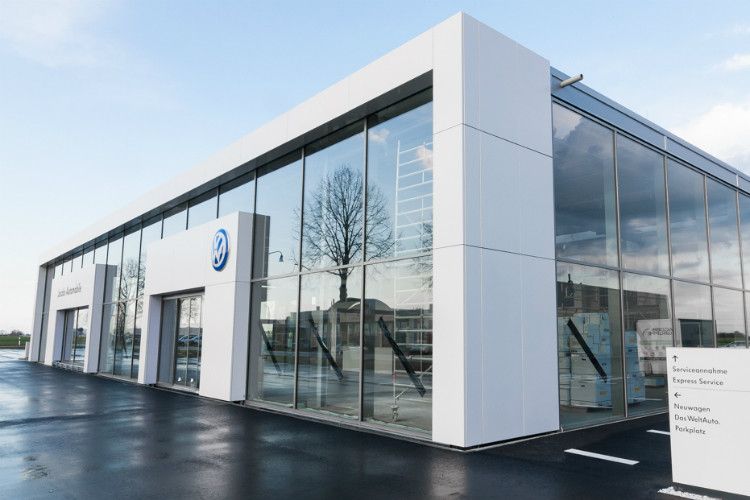 Direkt neben dem neuen Audi-Terminal eröffnete die Jacobs-Gruppe am Wochenende ihr neues VW-Leistungszentrum. Jedem der beiden neuen Betriebe stehen 9.000 Quadratmeter zur Verfügung. (Foto: Jacobs)