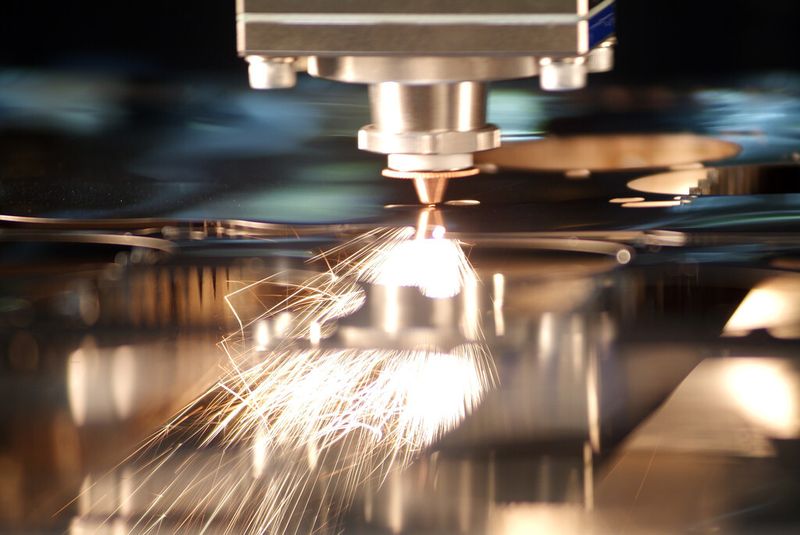 Das Produktspektrum wurde schnell um hocheffiziente Laserschneid- und Laserschweißzellen erweitert. (Bild: Weil Engineering)