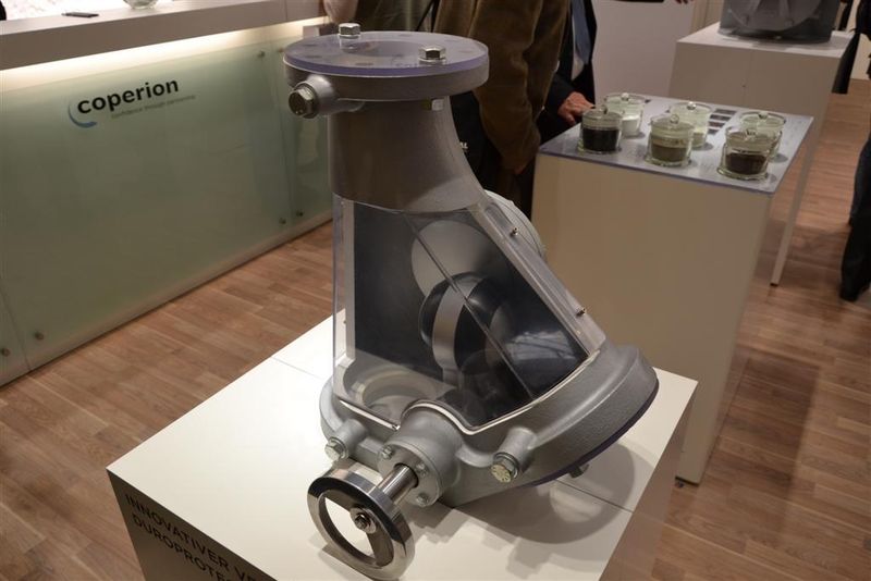 The two ways gate WRK enables a reliable deflection of bulk flows. A special coating prevents abrasion by the medium.  (Picture: M. Henig/PROCESS)