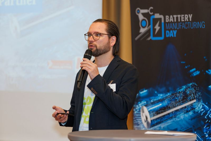 ... Benedikt Hofmann, Editor-in-Chief of MM Maschinenmarkt. (Image:Eidens-Holl)