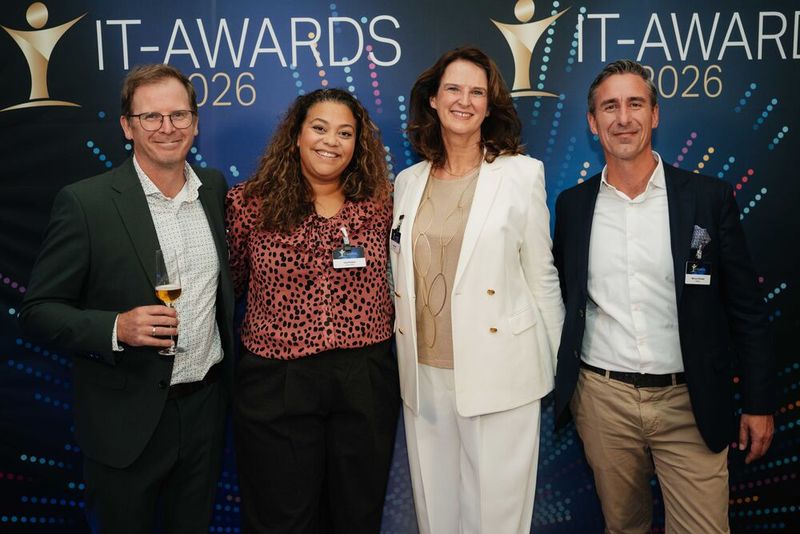 (V. l.) Armin Weißer (iTernity), Jana Riddick, Katja Meyer (beide Arctic Wolf) und Marcus Schiewe (iTernity). (Bild: Manuel Emme Fotografie)