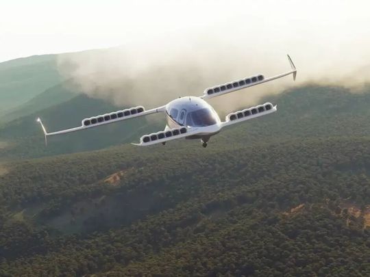 Der Lilium-Jet hebt vielleicht trotz der Insolvenz noch ab! Denn das Insolvenzgericht hat nun entschieden, dass die Arbeiten zunächst fortgeführt werden sollen, die auch schon weit gediehen sind, wie es heißt. Derweil wird nach Investoren gesucht.(Bild:  Lilium)