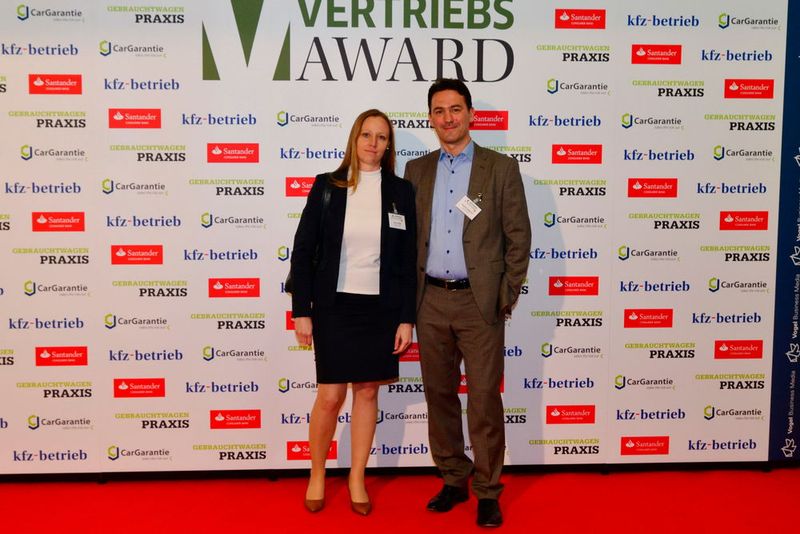 ... Anne Wollek und Roberto Debortoli von FCA Germany ... (Bild: Vogel Business Media)