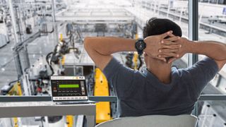 IO-Link ist jetzt einsetzbar für die funktionale Sicherheit: Das IO-Link Safety-Paket von Pilz ermöglicht die Integration funktionaler Sicherheit bis ins Feld. (Bild: Sumith Nunkham/[Moment] via Getty Images, iStock.com/Chinnapong, Pilz GmbH & Co. KG)