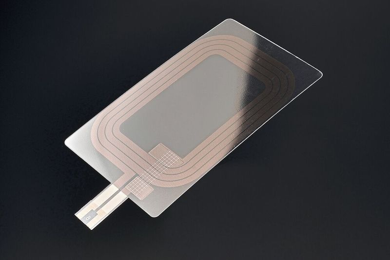 Bild 3:  Hohe Leitfähigkeit, zuverlässige Übertragung der Signale – die transparente Antenne ist dabei nahezu unsichtbar.  (Bild: Bopla Gehäuse Systeme )