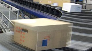 Das Materialfluss-System bei Integra2 besteht aus einer 930 m langen Exprexorter-Schleife mit elf Zuführlinien und 98 Sortierausgängen. Bild: Vanderlande Industries (Archiv: Vogel Business Media)