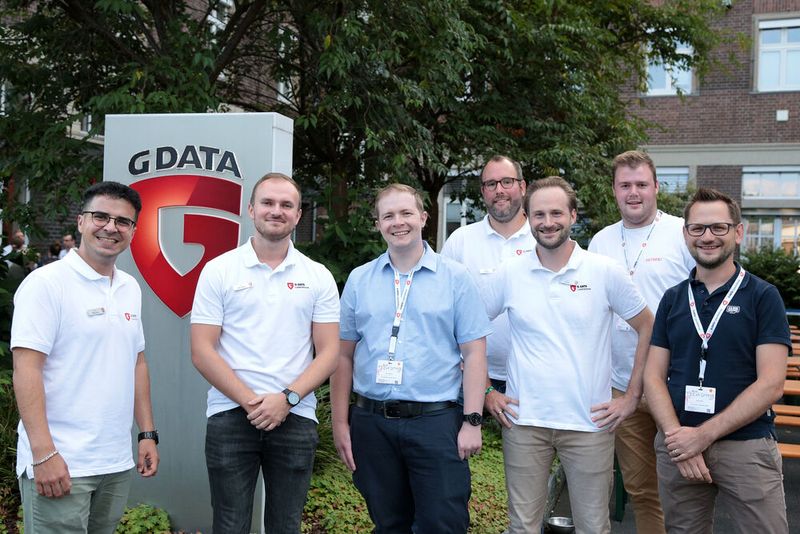 Kerem Marzouki, Lars Michalski (G Data), Viktor Stickel (tbs Computer Systeme), Tobias Göbel, F elix Ademi (G Data), Timon Bierschwall (Ernst Bergau GmbH), Marcel Vogt (tbs Computer-Systeme). (Bild: G Data CyberDefense)